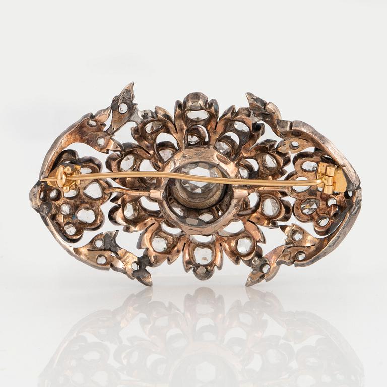 Brosch silver och 18K guld med rosenslipade diamanter.