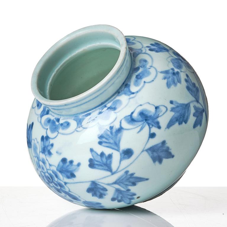 A blue and white Korean jar, 18th Century.