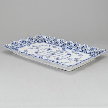 ROYAL COPENHAGEN, a "Musselmalet helblond" blue and white porcelain dish, model 1/1067, Denmark ca 1900.