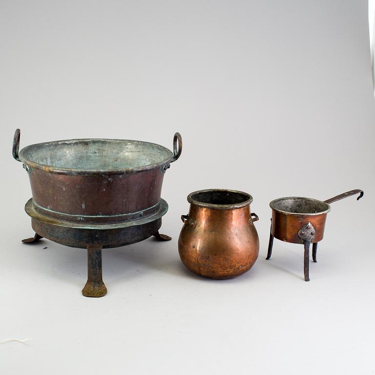 THREE 19TH CENTURY COPPER KITCHEN UTENSILS.