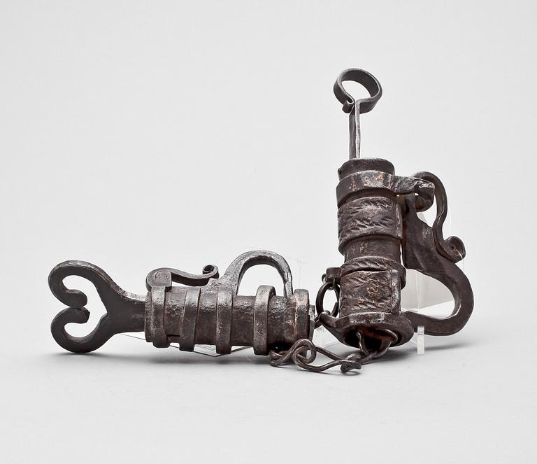 BULTLÅS, 2 st, järn, troligen 1600/1700-tal.