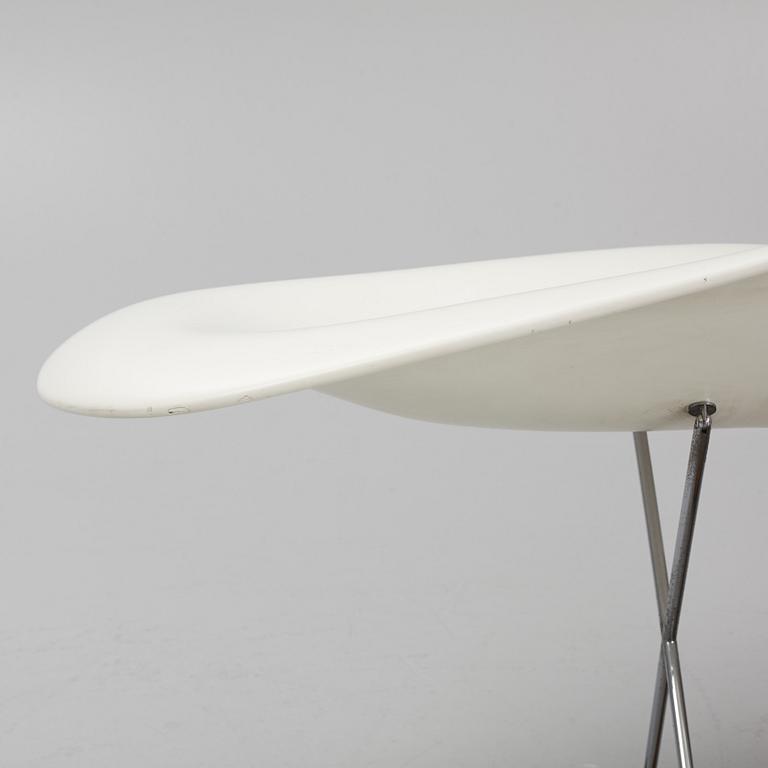 Charles & Ray Eames, liggfåtölj, "La Chaise", Vitra 2003.