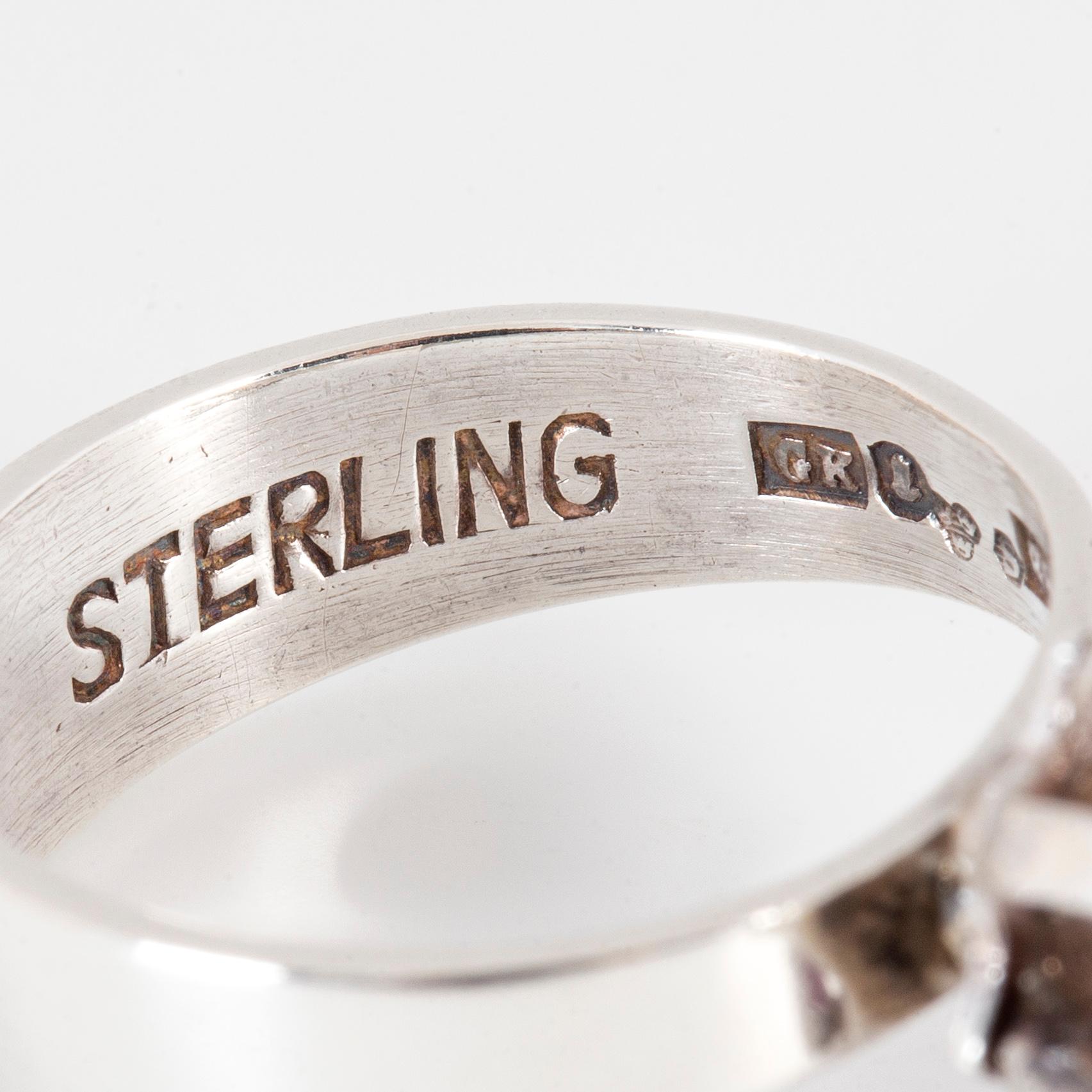 G.KAPLAN, ring, silver med färgväxlande syntetisk safir.