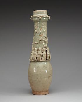 A large vase, Yuan dynasty (1271-1368).