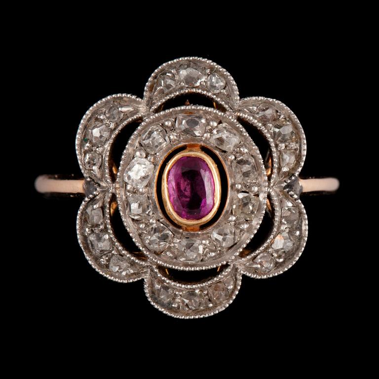 RING i form av en blomma med rubin och rosenslipade diamanter, Stockholm, 1933. Vikt ca 3 g.