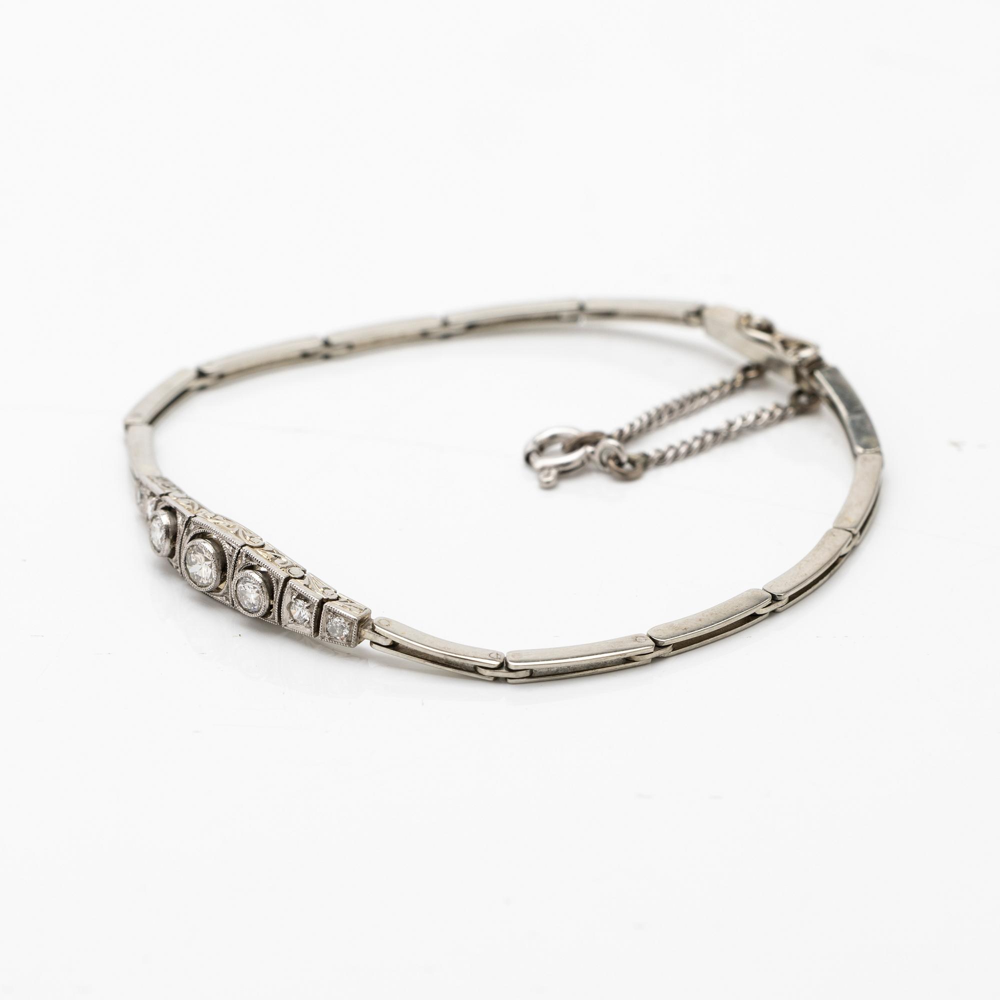 Art Deco 18K white gold and platinum bracelet with diamonds.