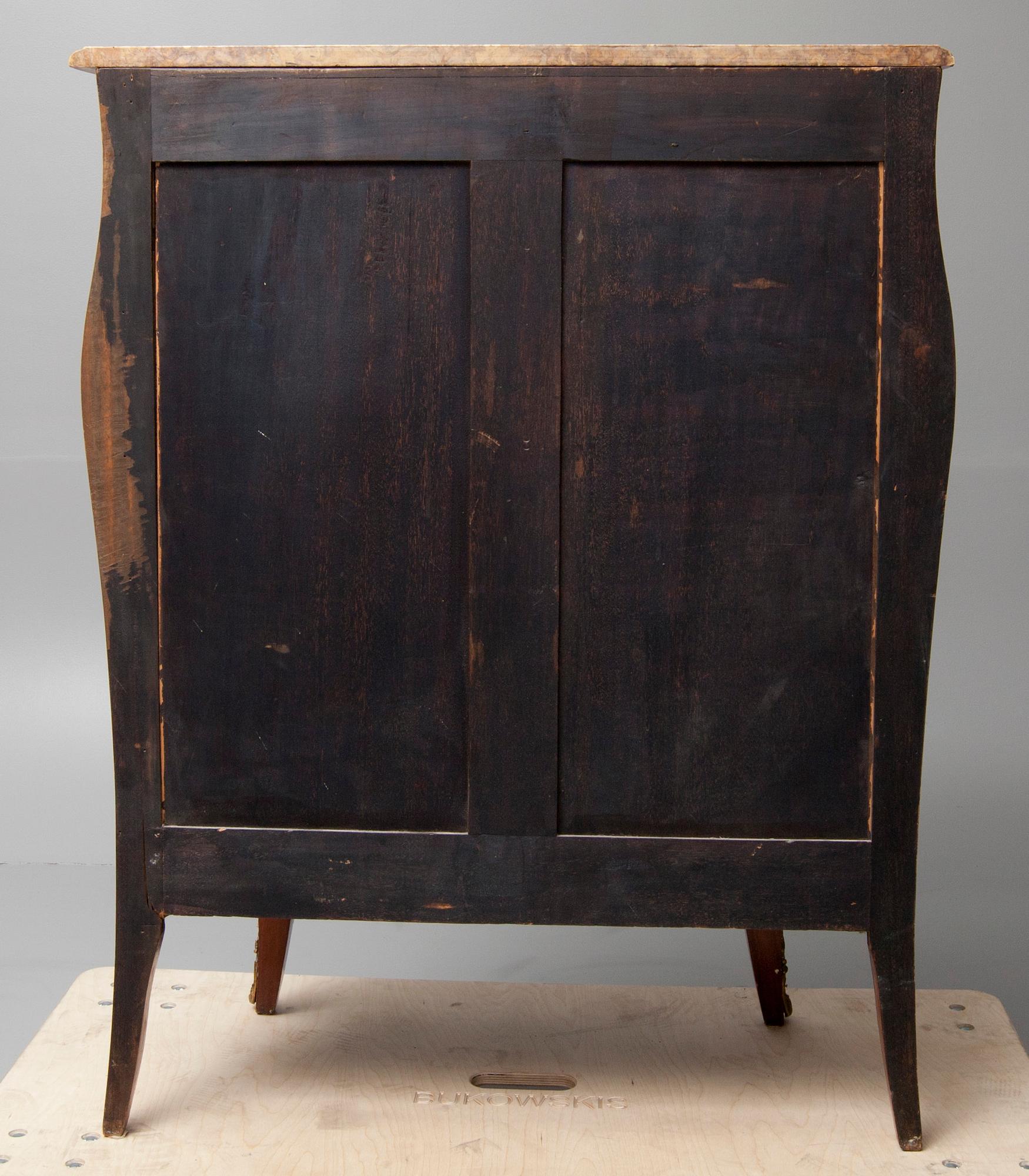 SKÅP, rokokostil, möjligen Mellaneuropa, 1900-talets mitt.