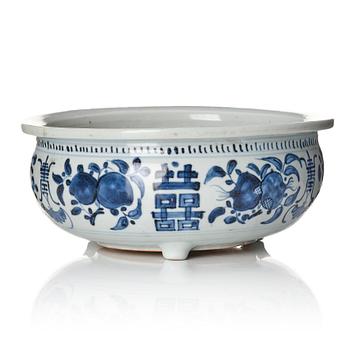 A blue and white censer, Qing dynasty, 19th Century.