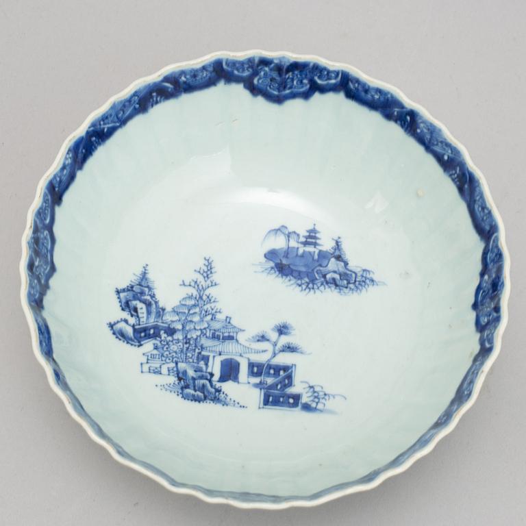Bålskål, porslin. Qingdynastin, Qianlong (1736-95).
