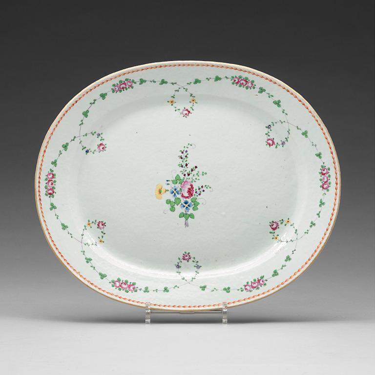 A famille rose serving dish, Qing dynasty, Qianlong (1736-95).