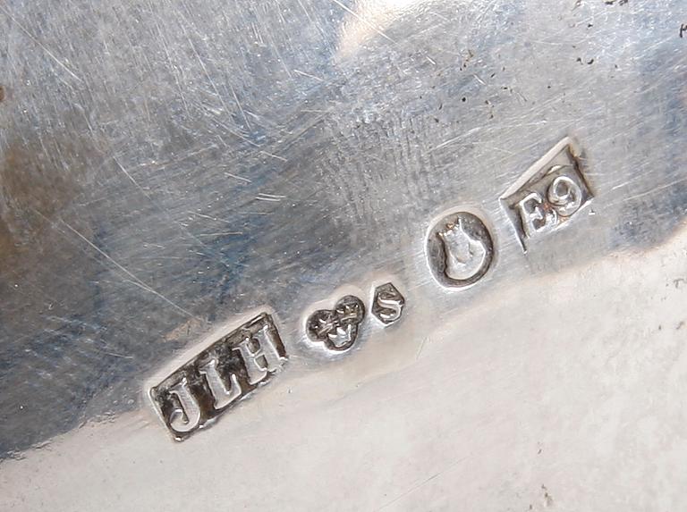 GRÄDDKANNA och SOCKERSKÅL, silver. Rokokostil. J L Hultman, Stockholm 1955.