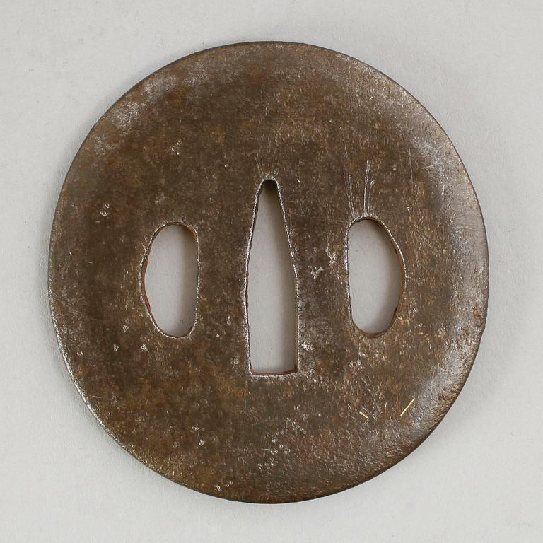 TSUBA, 3 st, järn, Japan, 1500-/1600-tal, 1600-/1700-tal och 1700-/1800-tal.