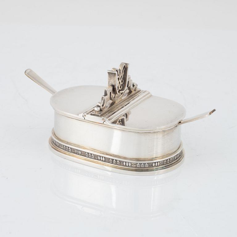 double salt cellar with lid, sterling silver, Stockholm 1957. Two spoons, silver, Stockholm 1954.