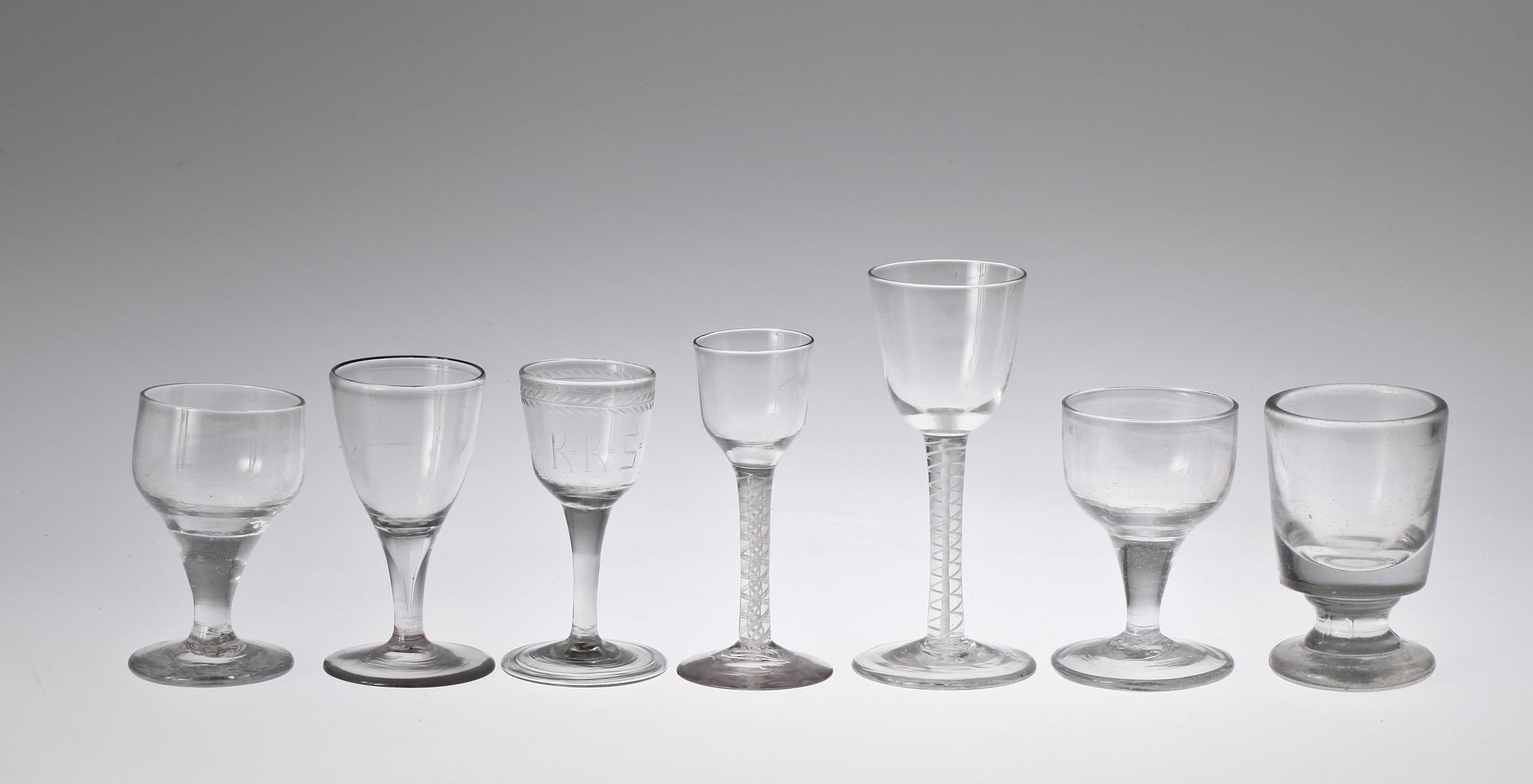 VINGLAS, 7 st olika, bla England, sent 1700-tal till tidigt 1800-tal.