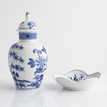 A porcelain urn an a small "Zwiebelmunster" dish, Meissen, Germany, first half of the 20th century.