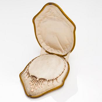 Halsband, 14K guld, gammalslipade diamanter ca 1.90 ct tot och pärlor. Österrike-Ungern sekelskiftet 1800/1900.