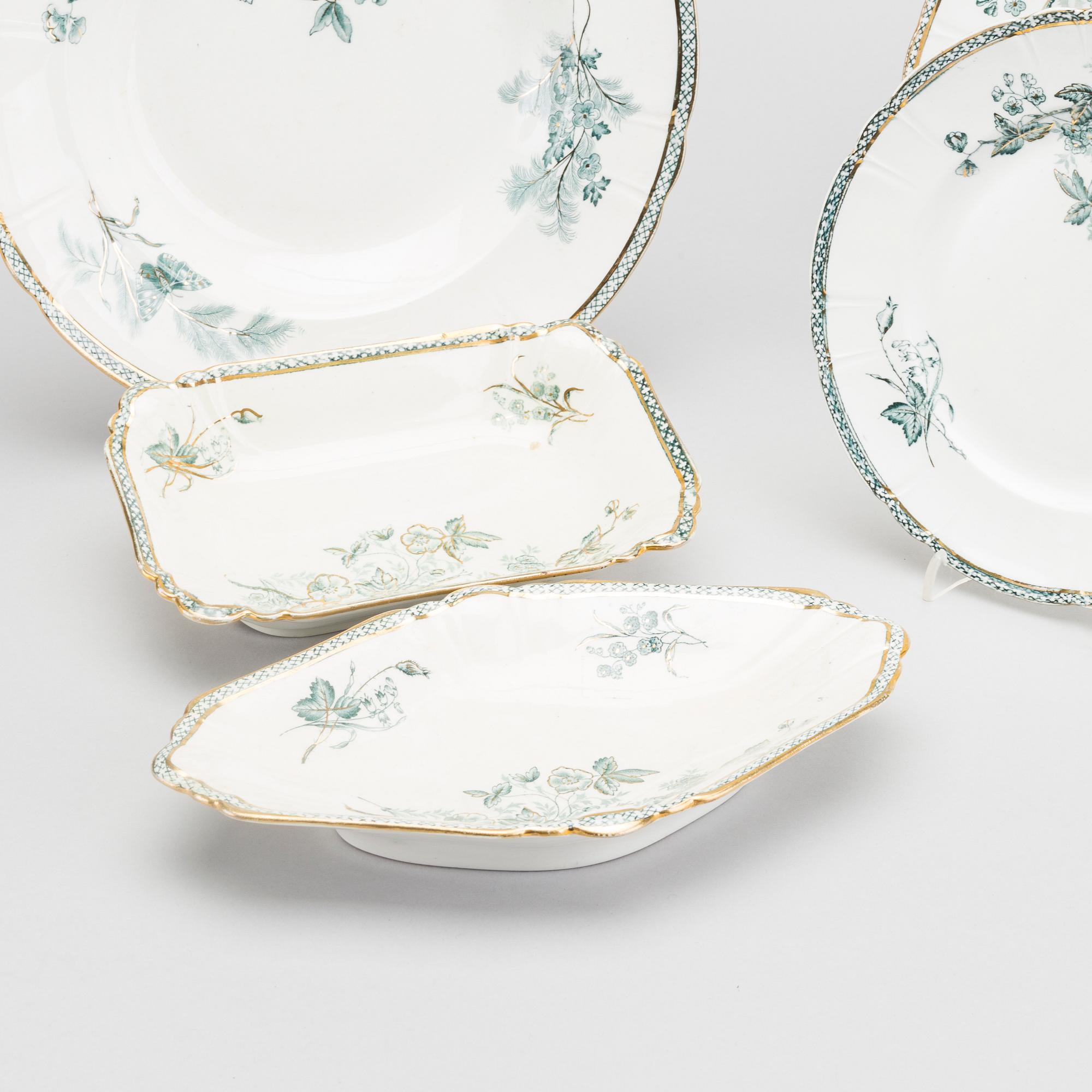 A set of circa 66 pcs porcelain service, "Wexio guld" Gustavsberg.