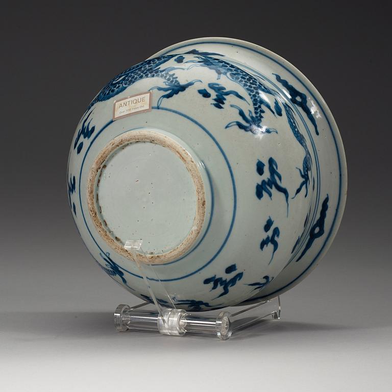A blue and white censer, Qing dynasty, circa 1800.