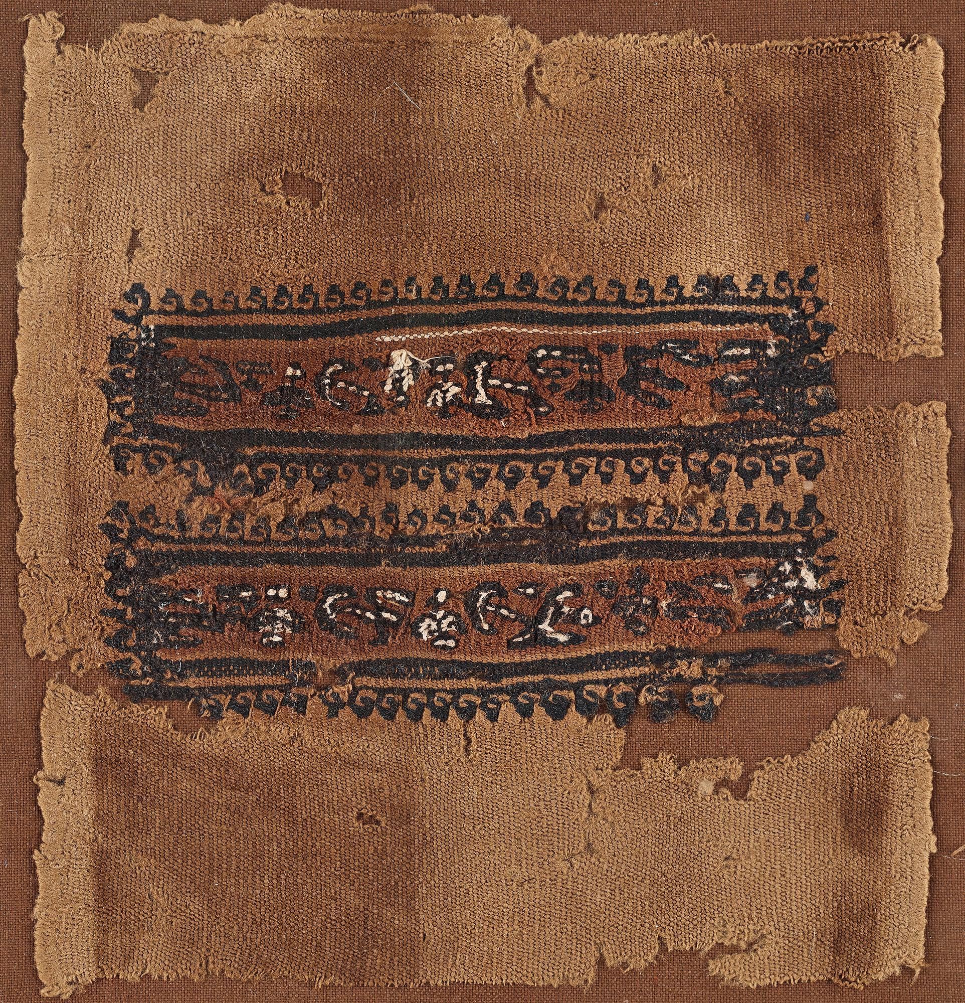 COPTIC TEXTILES, 2 pieces, tapestry weave and "fliegende Nadel", ca 20 x 21 and 15,5 x 14,5 cm, Egypt.