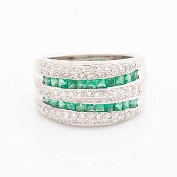 RING 18k whitegold brilliant-cut diamonds approx 1 ct and square-cut emeralds approx 1 ct.