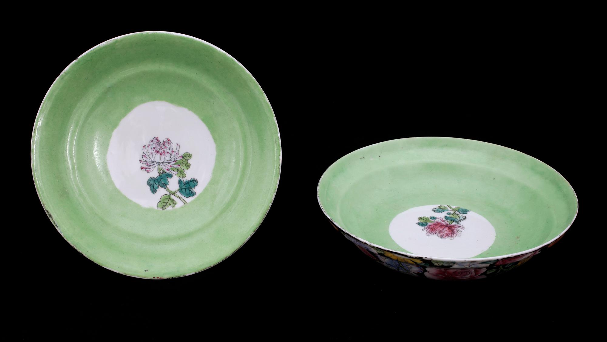 SKÅL med LOCK samt TALLRIK, porslin. Kina 1800-tal.