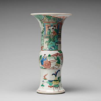 598. A famille verte Gu shaped vase, Qing dynasty, Kangxi (1662-1722).