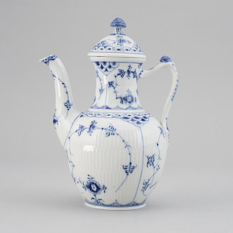 Royal Copenhagen, a porcelaine service, 'Musselmalet', Denmark. (63 pc).