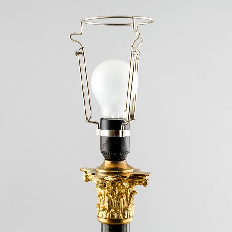 A table lamp from the latter half of the 20th century.