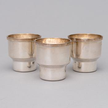 THREE SILVER BEAKERS BY BERTEL GARDBERG, Tammisaari 1975.