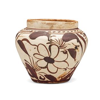 488. A Cizhou decorated jar, Song/Yuan dynasty.