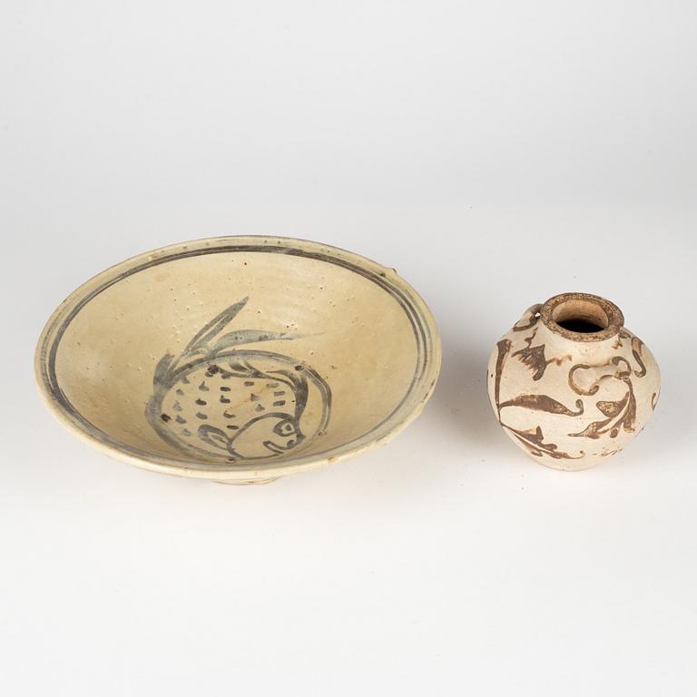 A South East Asian bowl and jar, presumably Annamese, 15th/17th Century.