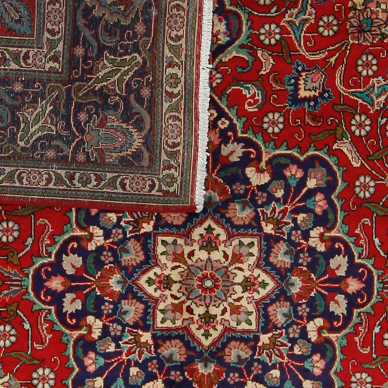 MATTA, Täbriz, ca 335 x 297 cm.