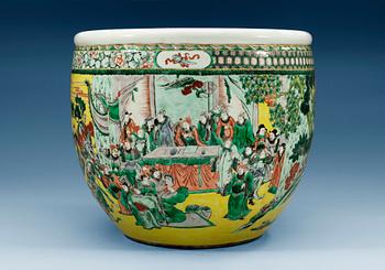 A large famille verte fish bowl, late Qing dynasty (1644-1912).