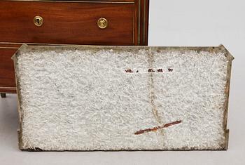 BYRÅ, sengustaviansk, omkring år 1800.