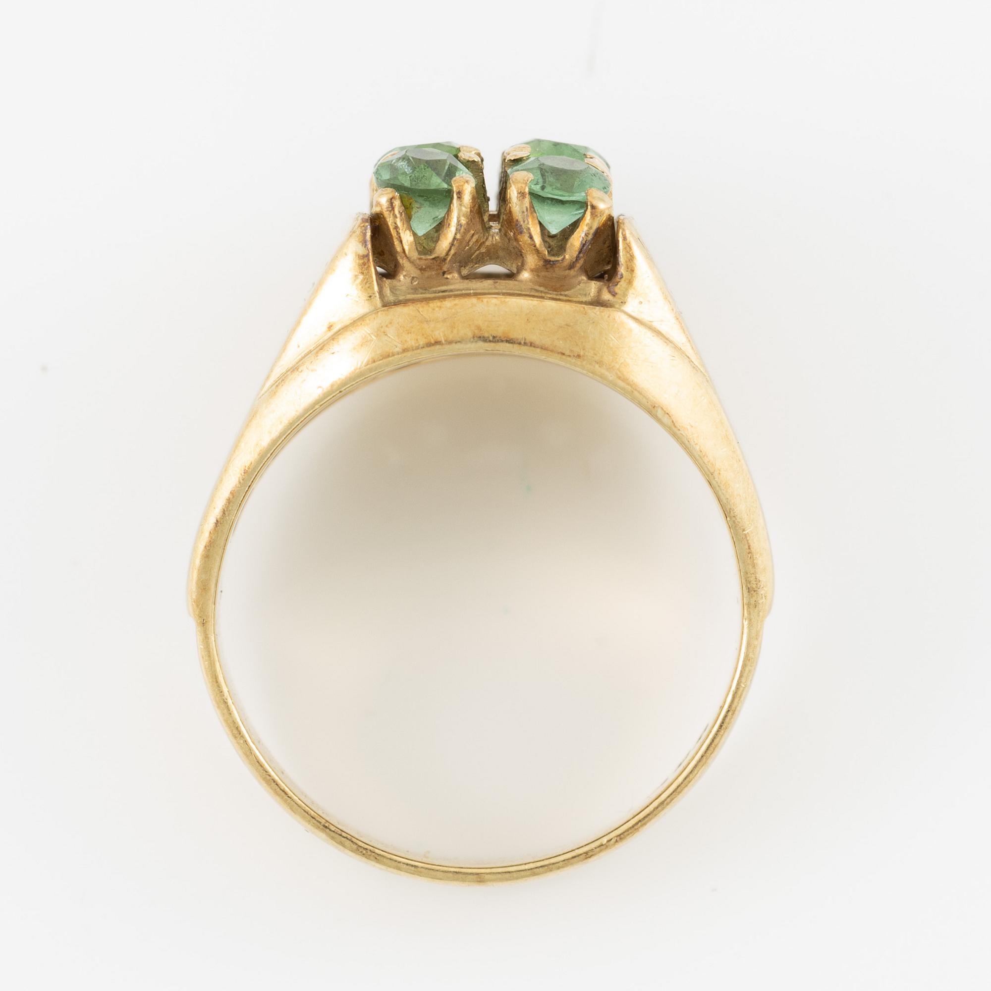 Ring, 14K gold with green stones.