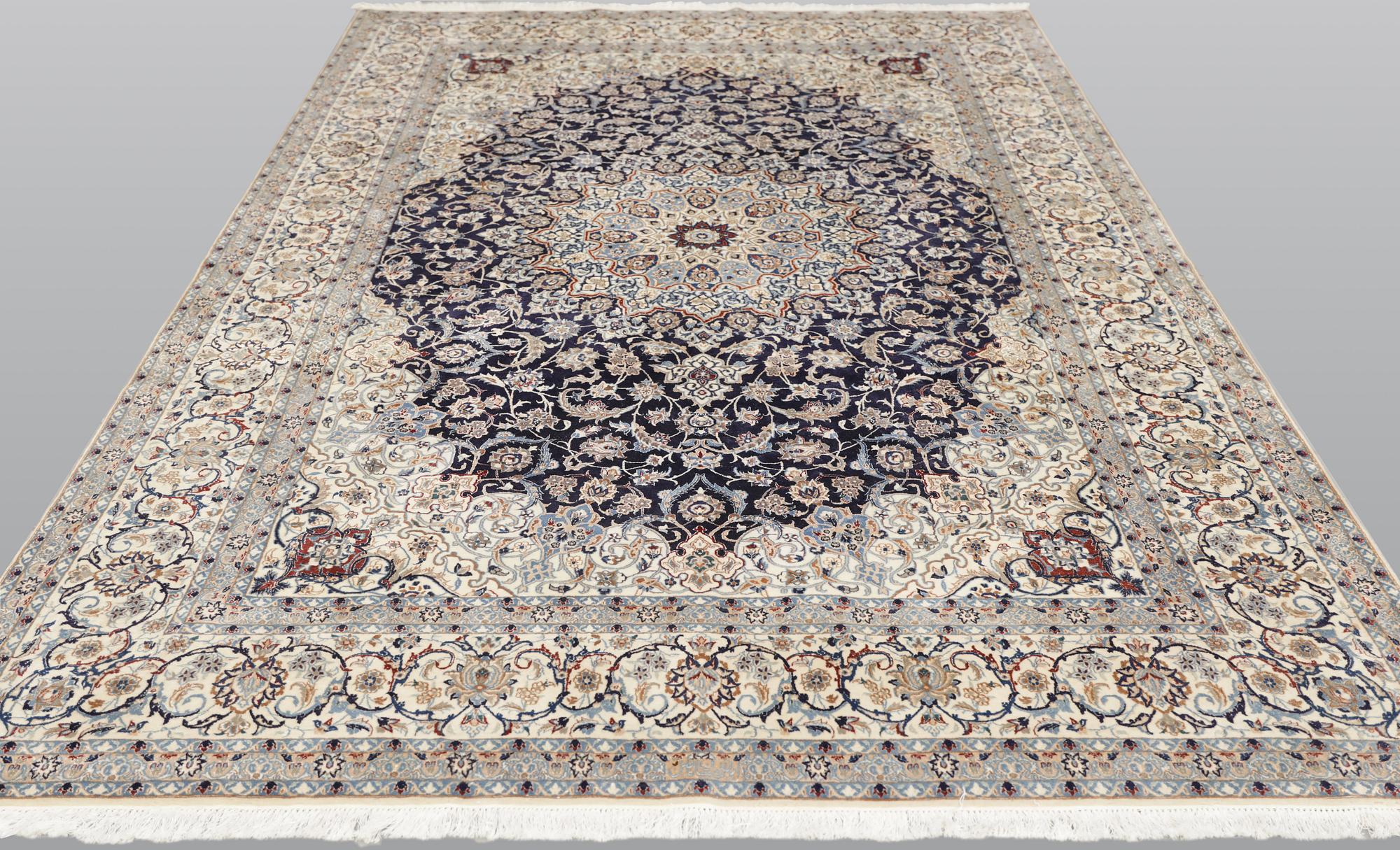 A part silk Nain carpet, so-called 6LAA, approx. 320 x 200 cm.