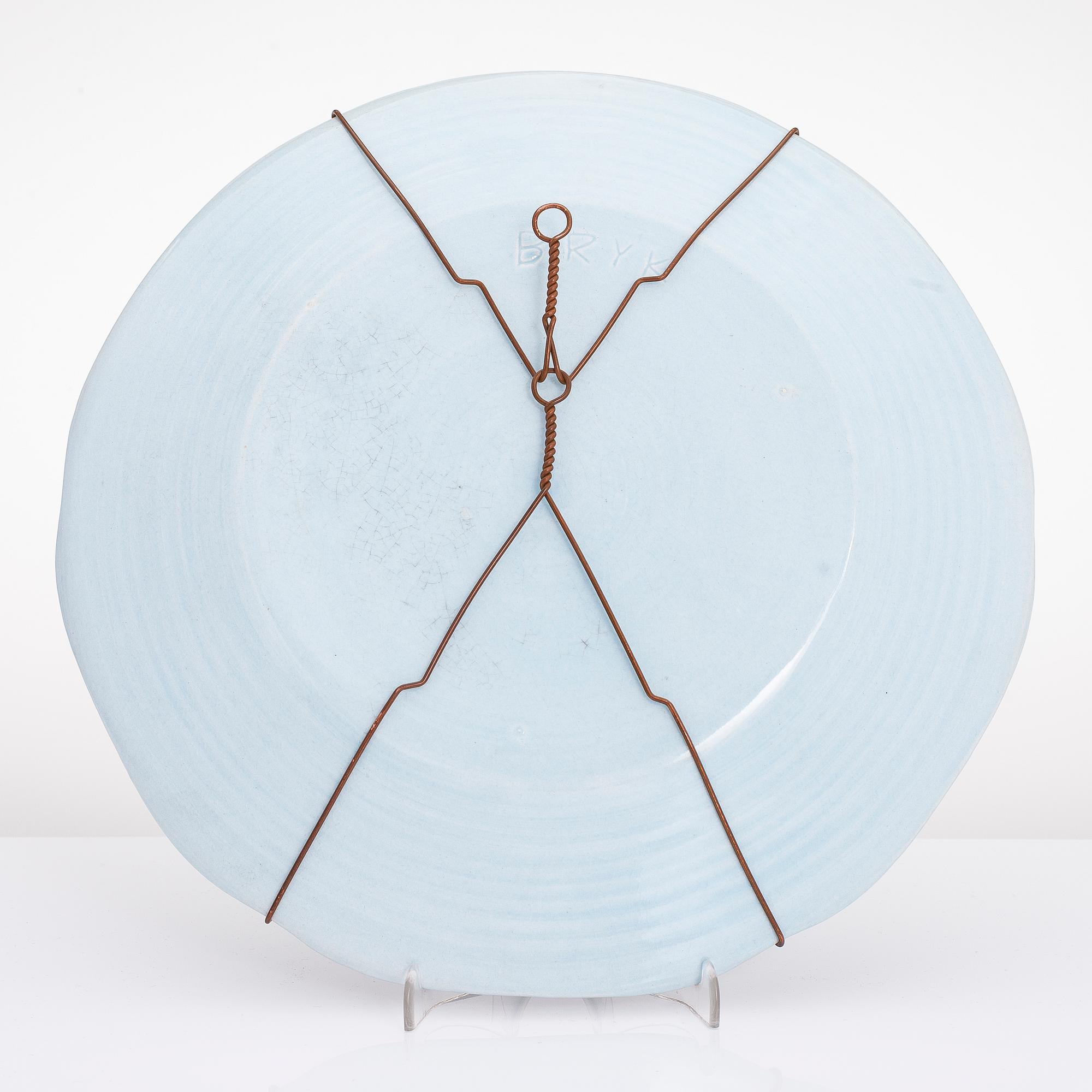 RUT BRYK, lautanen, fajanssia, signeerattu BRYK.