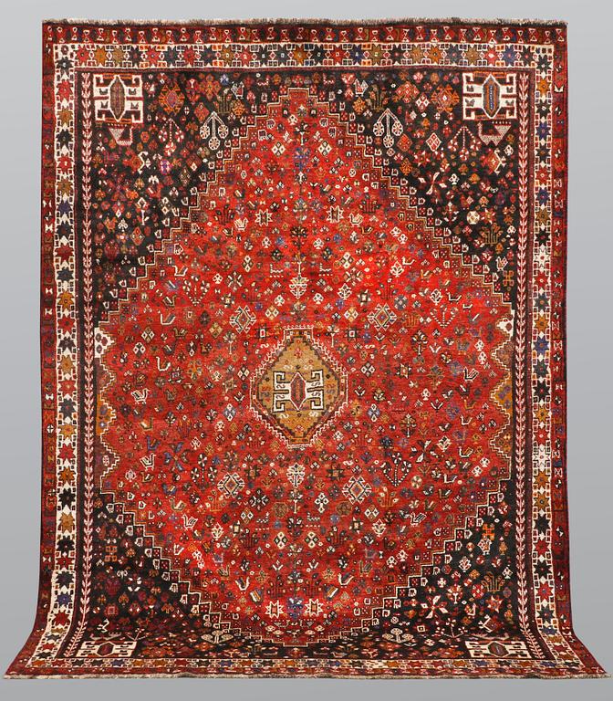 A carpet, Kashgai, ca 310 x 222 cm.