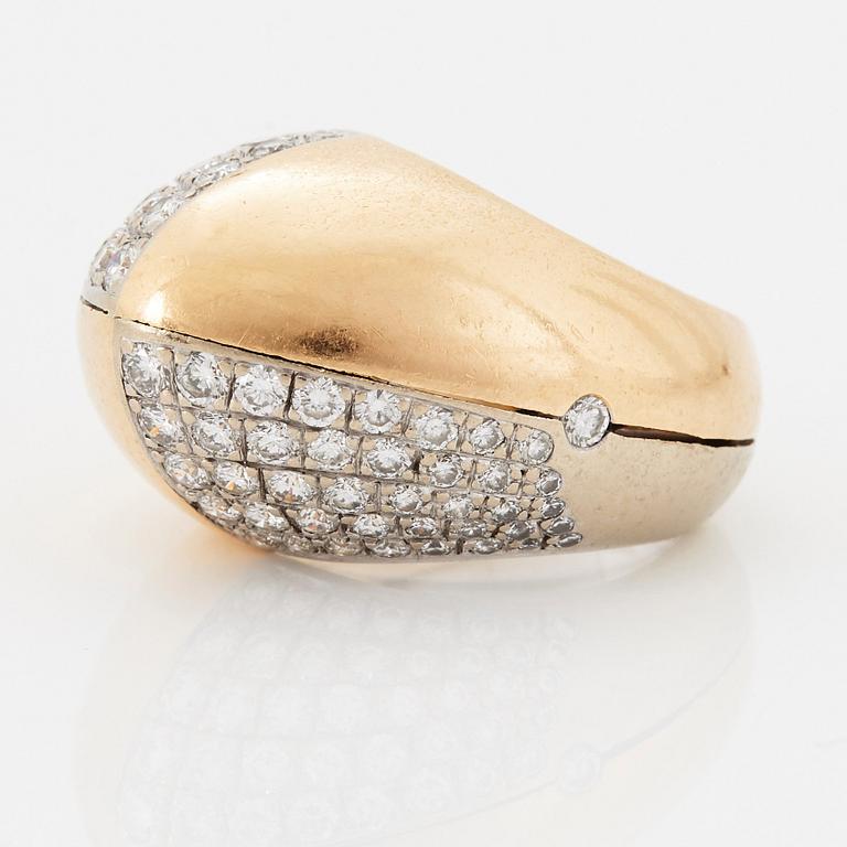 A Paul Binder ring in 18K gold set with round brilliant-cut diamonds.