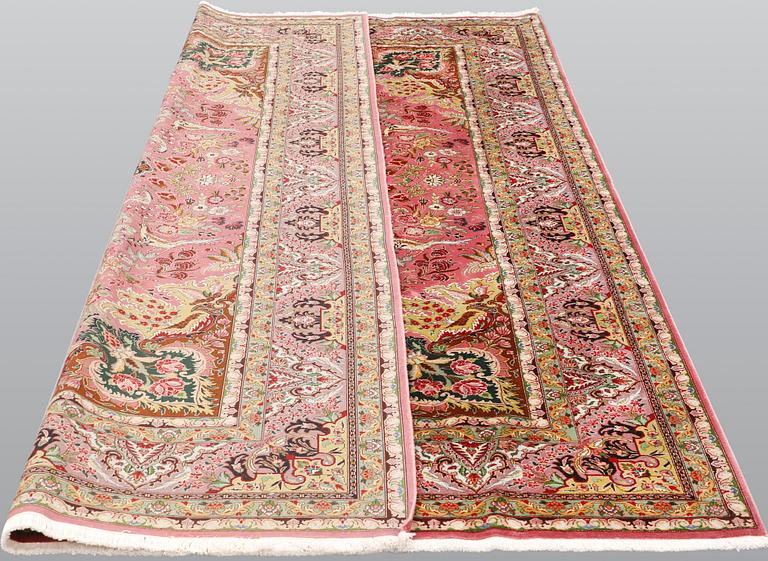 A figural Tabriz carpet, part silk, so-called 50 Radj, c. 290 x 200 cm.