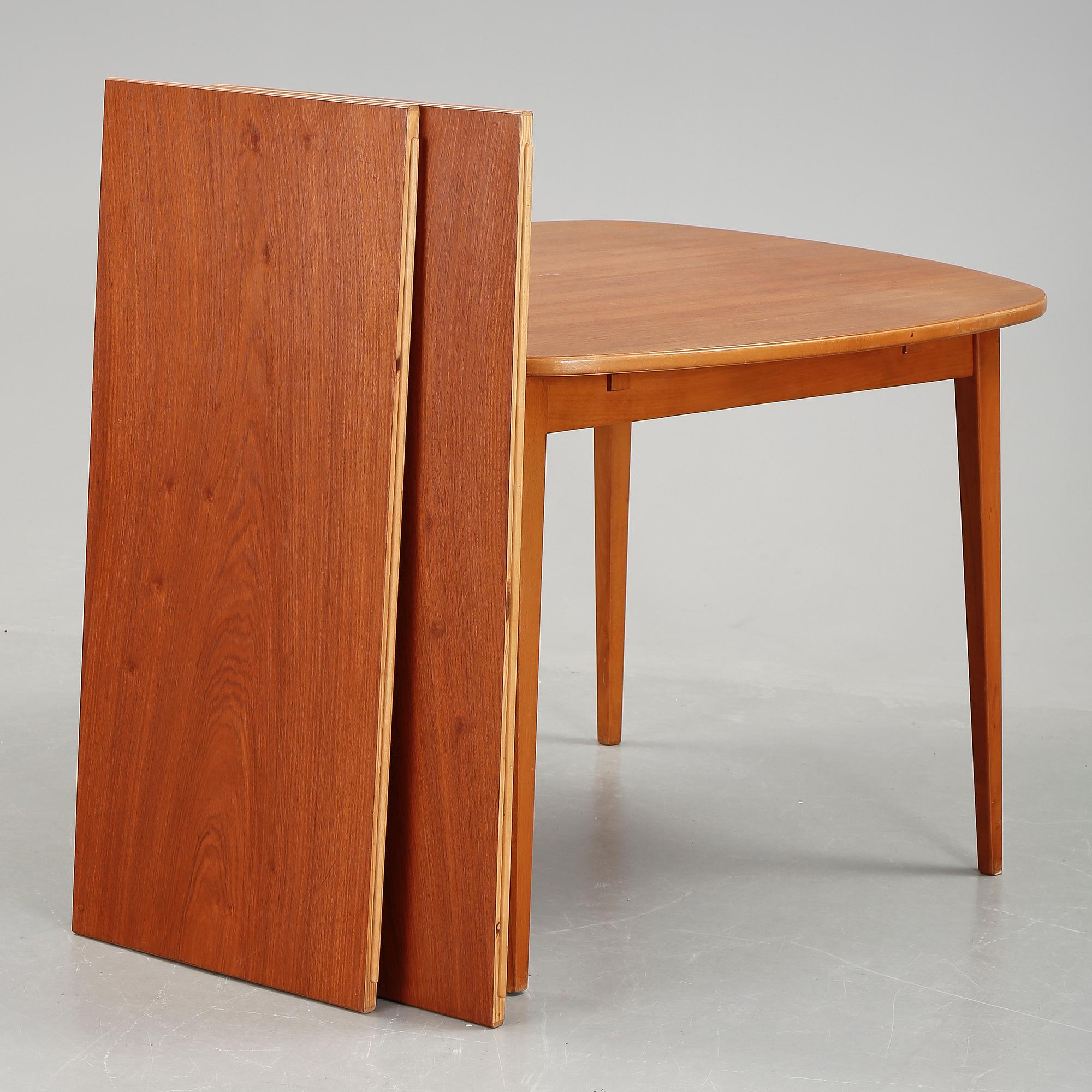 MATBORD, med 2 iläggsskivor, troligen Danmark, 1950/60-tal.