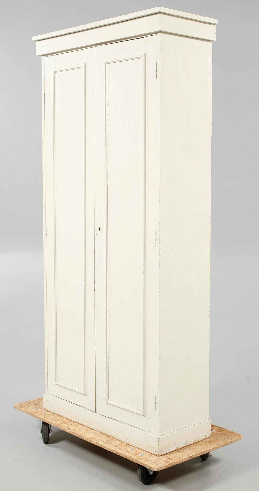 KLÄDSKÅP, 1900-talets början.