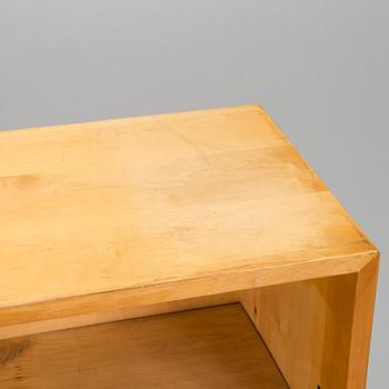 Aino Aalto, kirjahylly /kirjakaappi,  malli 408, O.Y. Huonekalu- ja Rakennustyötehdas A.B, 1950-luvun alku.