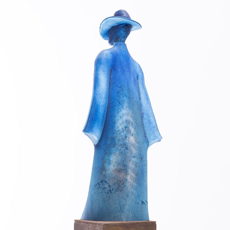 Kjell Engman, skulptur, glas, "Man in trenchcoat", unik, Kosta Boda, signerad.