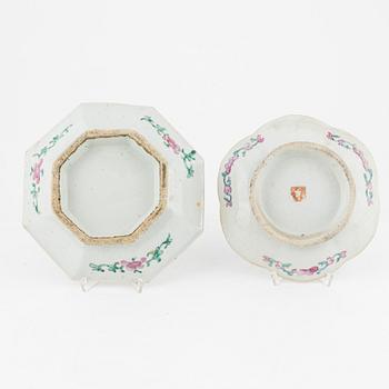 Skålar, fem stycken, porslin. Kina, Qingdynastin, 1800-/1900-tal.