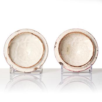 A pair of faiance historismus pharmacy jars with covers, 19th century.