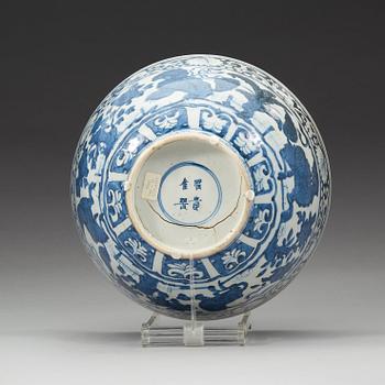 A large blue and white bowl, Ming dynasty, Wanli (1572-1620).