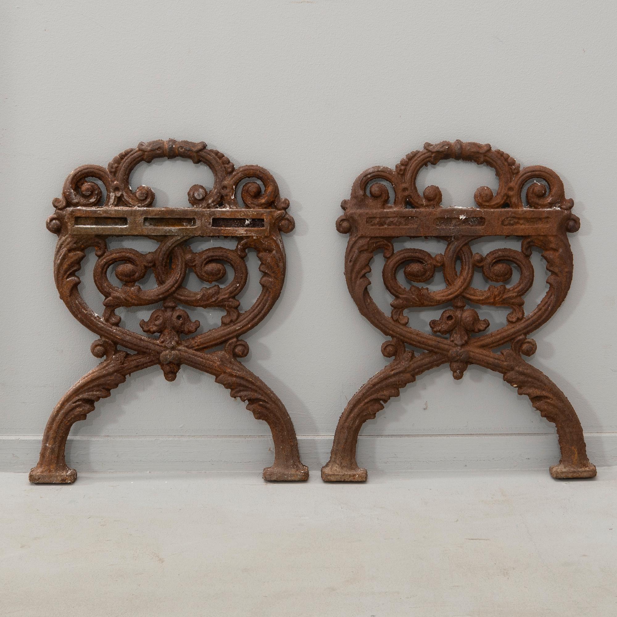 Trädgårdsbänkgavlar ett par 1900-tal.