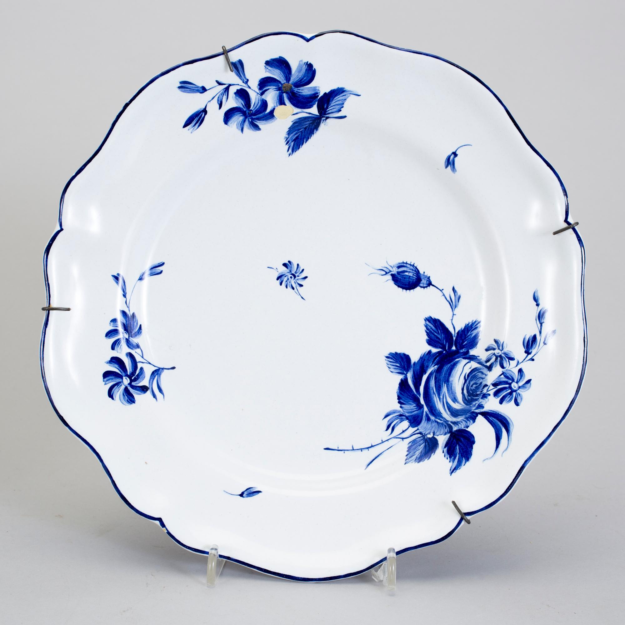TALLRIKAR, 2 st, fajans, Marieberg, Ehrenreichs period (1758-66).