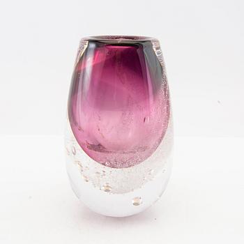 Hanne Dreutler, vas Studio Åhus, signerad och daterad 1994.